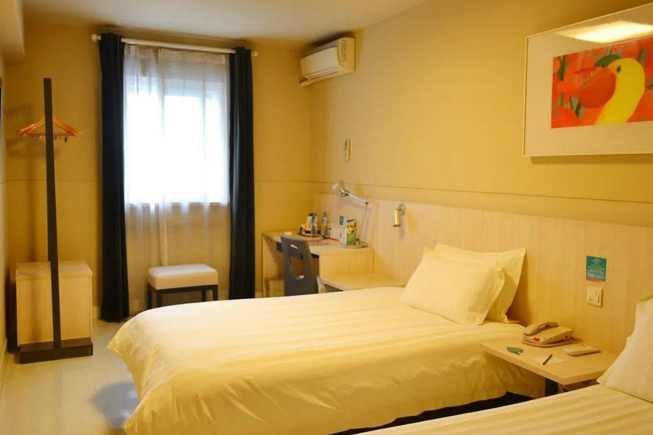 Jinjiang Caobao Road Jiuxing Construction Material Market Hotel Shanghai