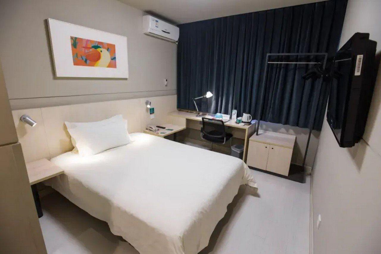 Jinjiang Caobao Road Jiuxing Construction Material Market Hotel Shanghai