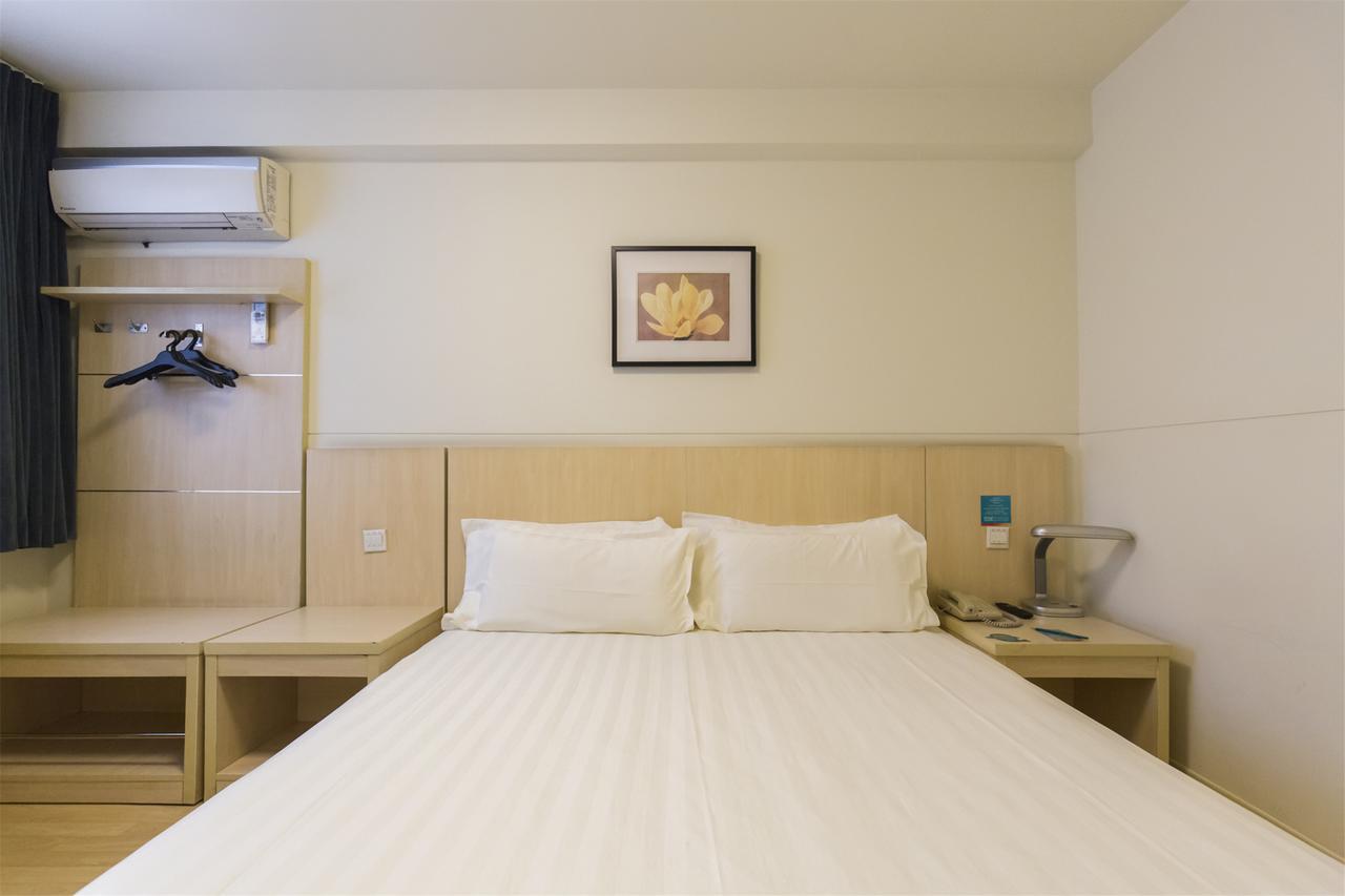 Jinjiang Caobao Road Jiuxing Construction Material Market 3* Shanghai